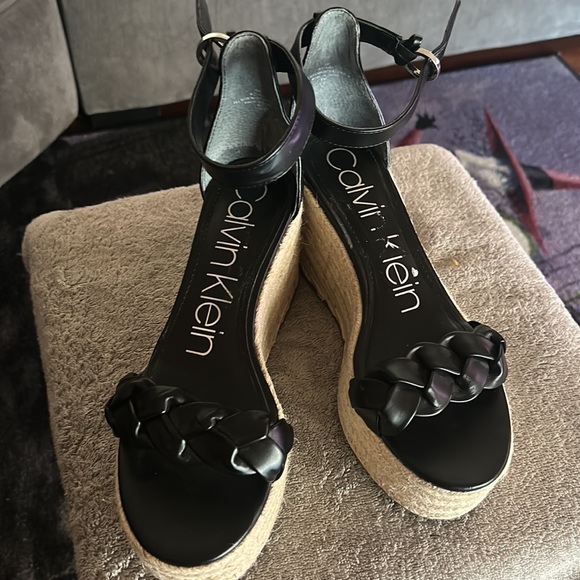 Calvin Klein platform sandals in great condition - Picture 2 of 6